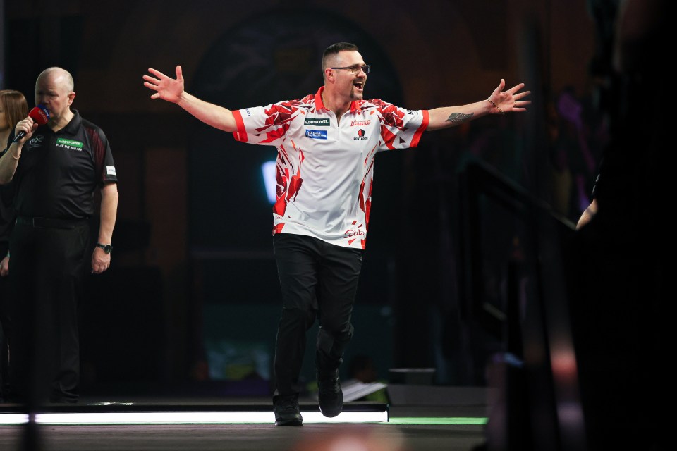 You are currently viewing ‘My head was gone’ – Luke Woodhouse reveals reason for heartwarming nine-dart finish celebration with Damon Heta