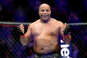 Read more about the article UFC Hall of Famer praises Cormier’s argument on why Pereira isn’t Fighter of the Year