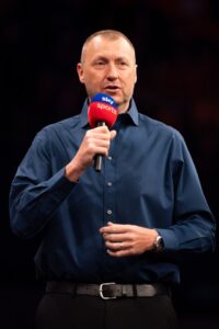 Read more about the article Wayne Mardle absent from World Darts Championship after wife Donna dies at the age of 52