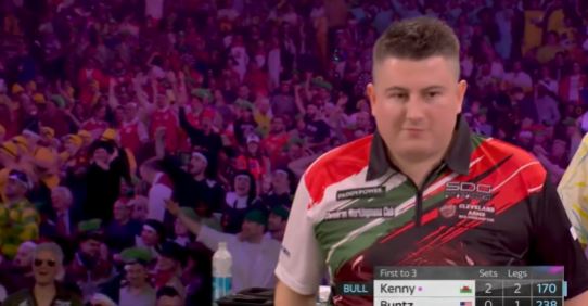 You are currently viewing Ally Pally goes wild as darts player spectacularly closes out win with tournament first