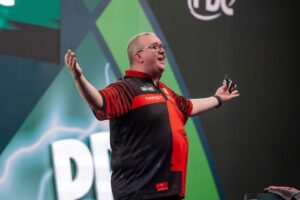 Read more about the article Ally Pally favourite Stephen Bunting pokes fun at drunk Ed Sheeran after avoiding shock early defeat