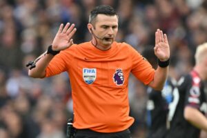 Read more about the article Referee Michael Oliver admits he made ‘mistake’ before Crystal Palace goal against Brighton