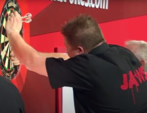 Read more about the article Former PDC major champion furiously punched dartboard during match and suffered injury