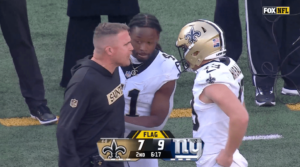 Read more about the article ‘Embarrassing’ – Alvin Kamara holds back furious interim head coach to protect rookie in sideline clash