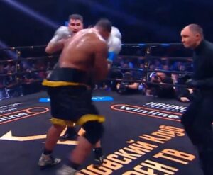 Read more about the article Ex-NFL and UFC star left motionless on canvas in sickening KO as boxing fight ends in disaster again