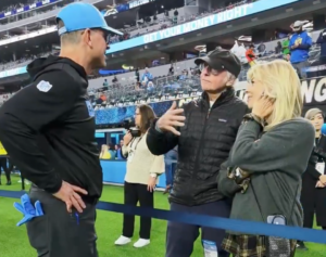 Read more about the article Larry David and Jim Harbaugh share a moment before Chargers biggest game of the season