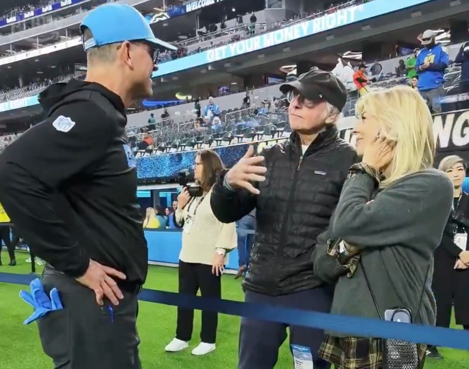 You are currently viewing Larry David and Jim Harbaugh share a moment before Chargers biggest game of the season