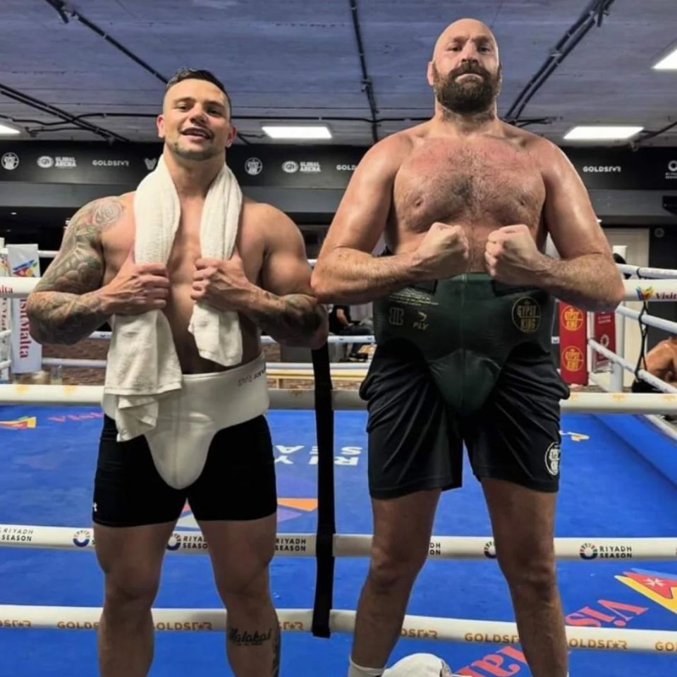 You are currently viewing Derek Chisora alarmed by Tyson Fury sparring as he explains why ex-rival could struggle against Oleksandr Usyk