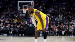 Read more about the article LeBron says NBA needs discussion about style of play, ‘there’s a lot of f****** 3s being shot’