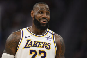 Read more about the article LeBron James at 40: Could play at ‘a high level for another 5-7 years’ … ‘if I wanted to’