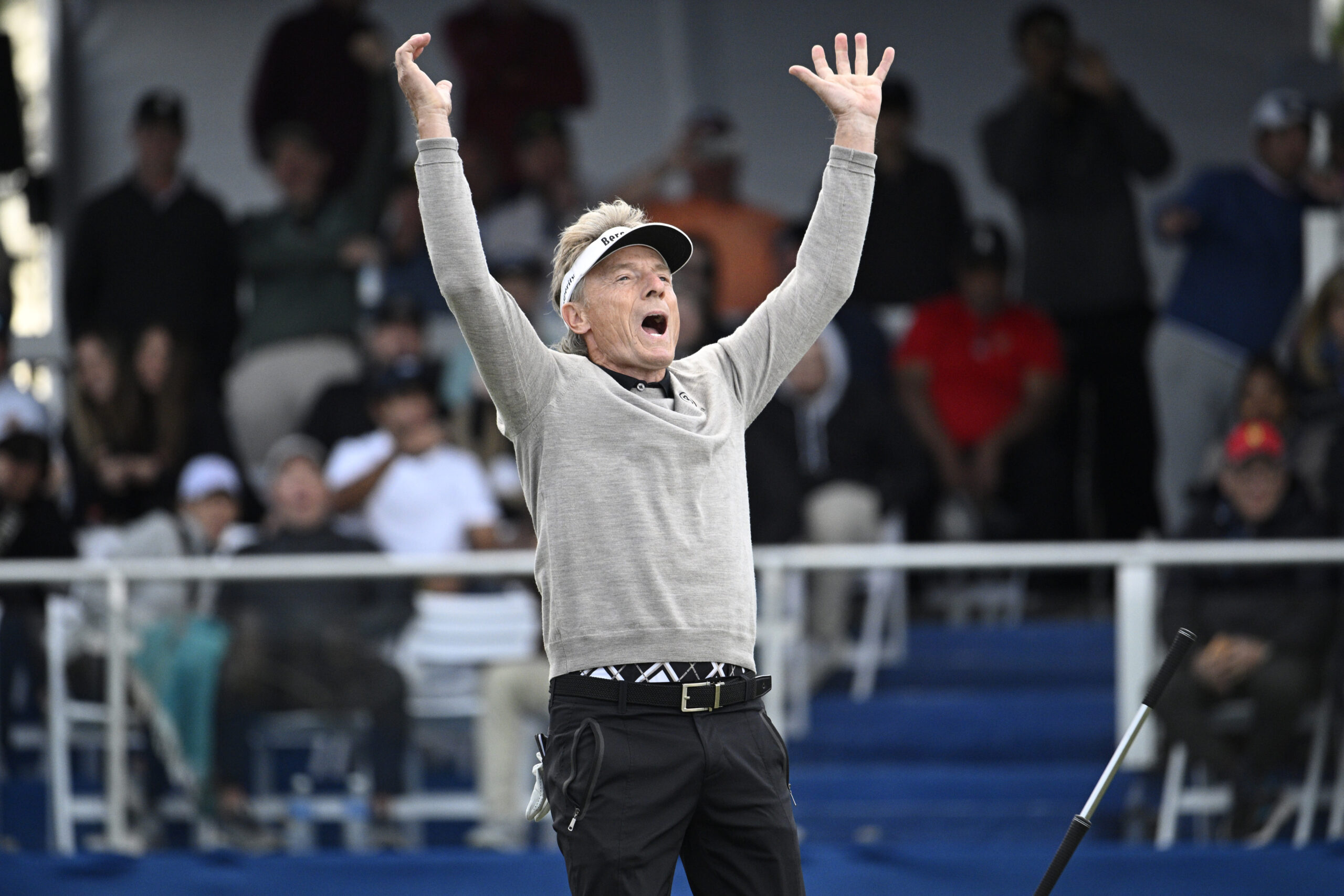 You are currently viewing Tiger’s son makes the ace. Bernhard Langer makes the winning putt in playoff over Woods at PNC