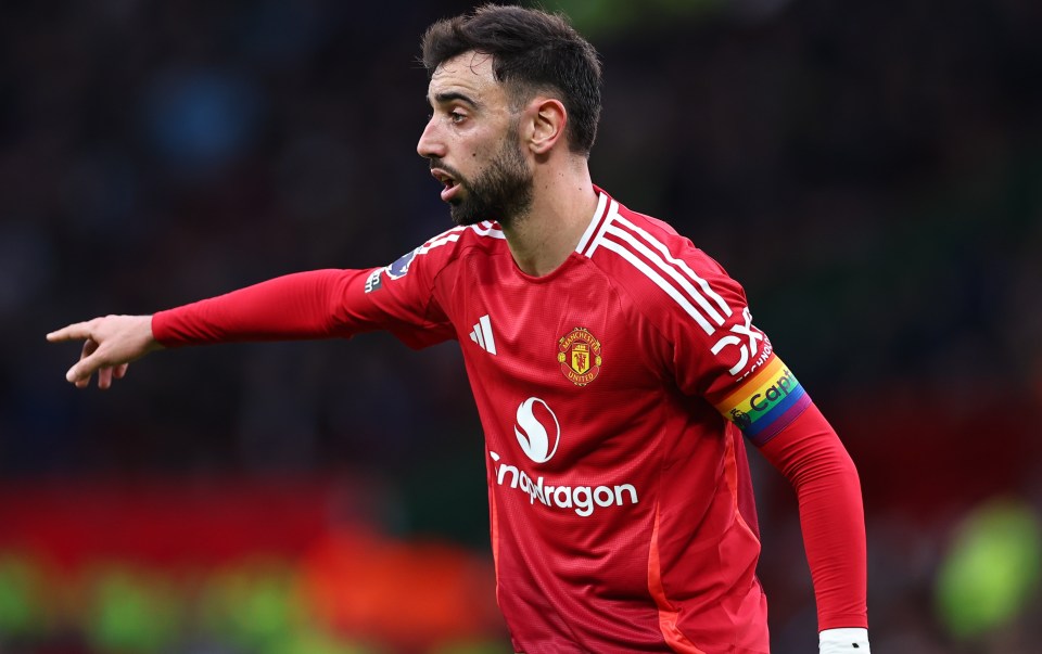 You are currently viewing Bruno Fernandes makes Premier League history with assists against Everton – having already surged clear of Cristiano Ronaldo