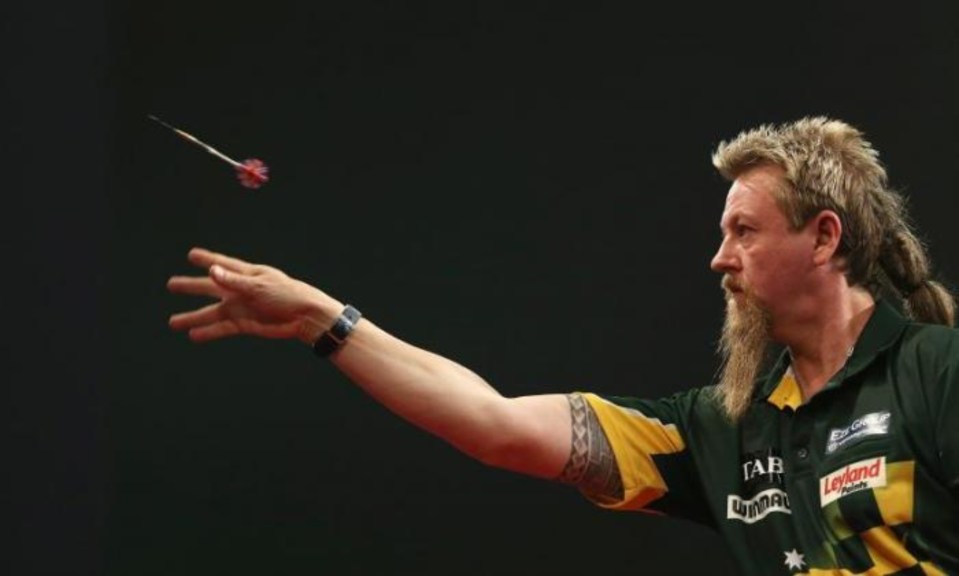 You are currently viewing Simon Whitlock officially loses tour card after result at PDC World Championship