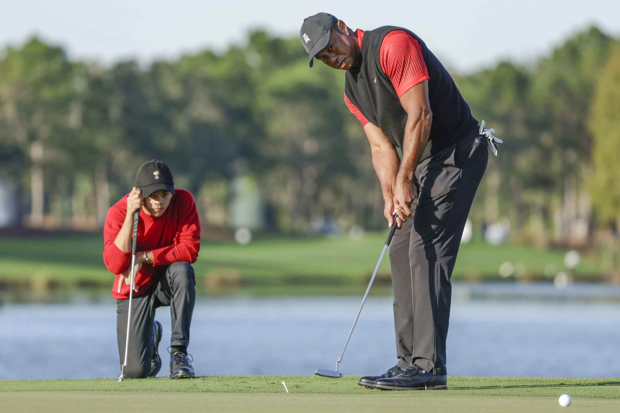 You are currently viewing Tiger Woods’ immediate goal: Keep his son from beating him in golf for 18 holes