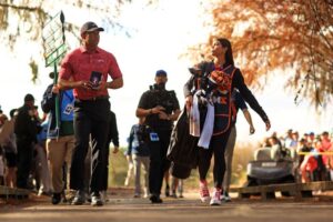 Read more about the article Tiger Woods, Charlie fall to Bernhard Langer’s eagle putt in sudden death of PNC Championship