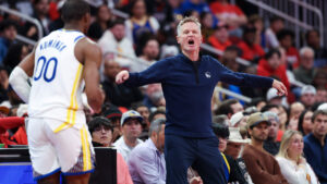 Read more about the article Ref explains controversial foul call late in Warriors’ NBA Cup loss