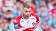 Read more about the article Batchelor extends Hull KR deal for three more years