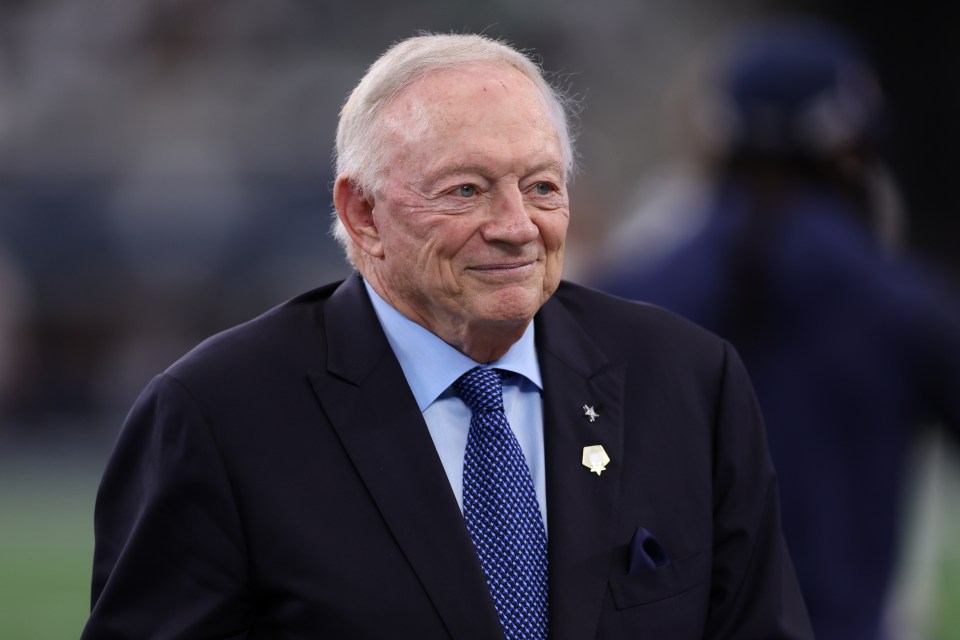 You are currently viewing ‘Oh god no’ – Spurs fans terrified as billionaire NFL owner suffering 30-year trophy drought linked with buying club