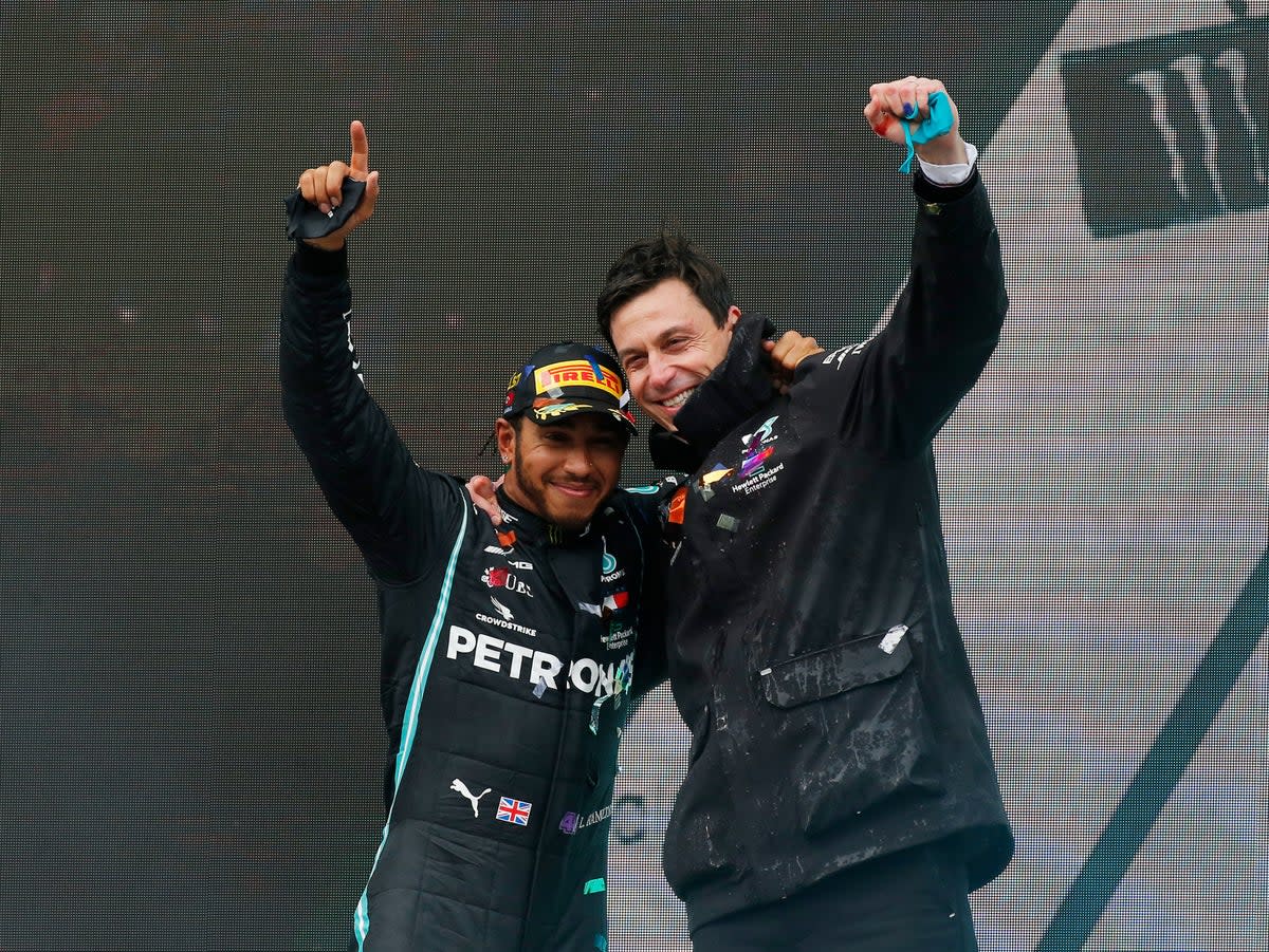 You are currently viewing Toto Wolff pens emotional letter ahead of Lewis Hamilton’s final Mercedes race