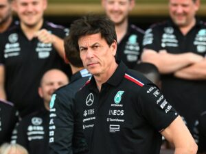 Read more about the article Toto Wolff apologises to Lewis Hamilton for ‘idiotic’ mistake in Abu Dhabi