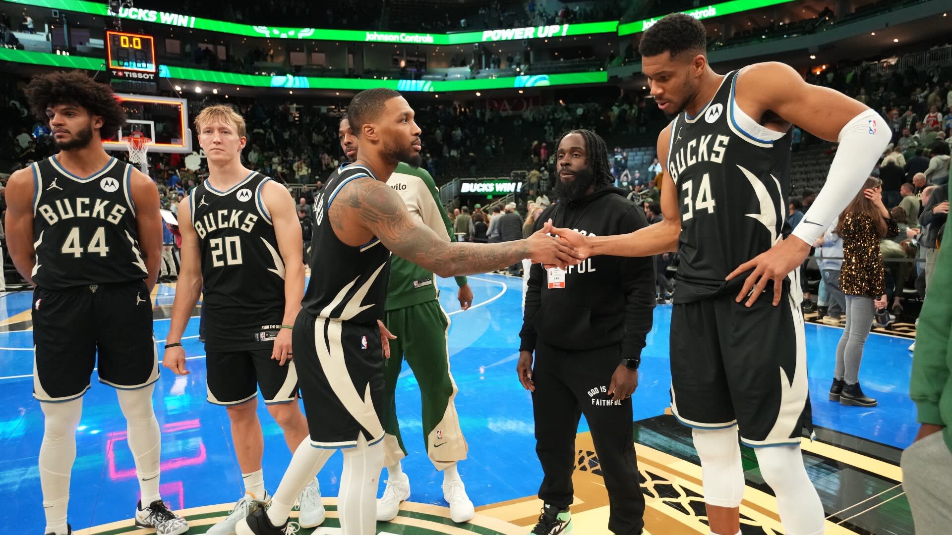 You are currently viewing Dame Time in clutch helps Bucks hold off Magic, advance to NBA Cup semi-finals