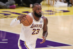 Read more about the article LeBron James returns from absence, foot injury to help lead Lakers past Grizzlies