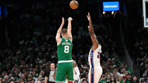 Read more about the article Porzingis leaves Celtics’ loss to Sixers early with left ankle soreness