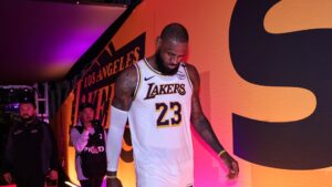 Read more about the article LeBron James is struggling, with that so are the Lakers