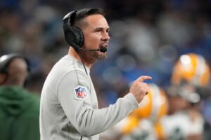 Read more about the article ‘Throat-slash gesture’ – NFL head coach reveals full extent of fan clash during national anthem before Packers-Lions