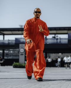 Read more about the article ‘Poetic’ – Lewis Hamilton turns up to final Formula 1 race for Mercedes in all red outfit