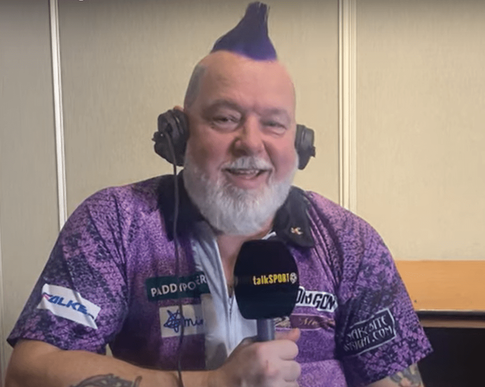 You are currently viewing ‘We’ll get you in trouble’ – Peter Wright hilariously delivers cheeky Christmas dinner plans