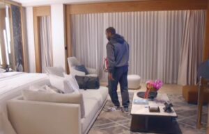 Read more about the article Floyd Mayweather stuns fans with incredible insight into custom-made hotel suite named after him