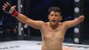 Read more about the article One-armed MMA fighter leaves fans stunned by demolishing rival in three-minute KO