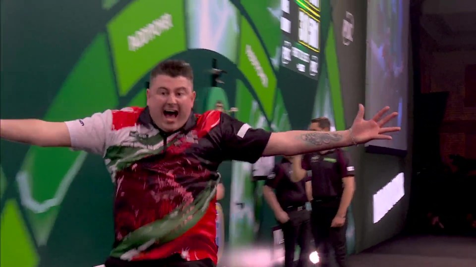 You are currently viewing Nick Kenny bursts into tears after knocking Raymond van Barneveld out of PDC World Championship