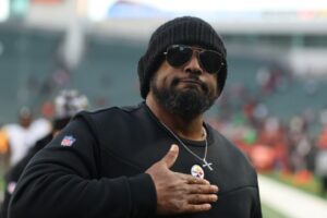 Read more about the article ‘I need you to stay with me’ – Mike Tomlin shares inspiring moment with embattled superstar