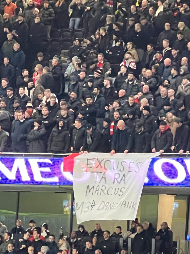 You are currently viewing Man United fans unfurl anti-Marcus Rashford banner with four-word message during Tottenham clash