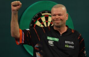 Read more about the article Raymond van Barneveld reveals message from rival who appeared to steal walk-on music