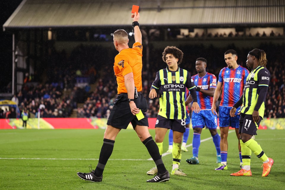 You are currently viewing ‘It’s a disgrace’ – Huge VAR change called for by ex-Premier League star after ‘bad’ Rico Lewis red card