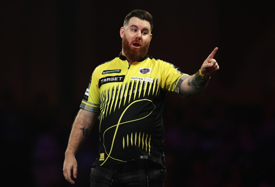 You are currently viewing ‘Cringy’ – Darts player does cheeky ‘no look 180’, but fans aren’t impressed with showboating star