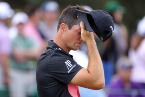 Read more about the article Viktor Hovland’s freak bedroom injury leaves golfer wanting to ‘cover himself in bubble wrap’