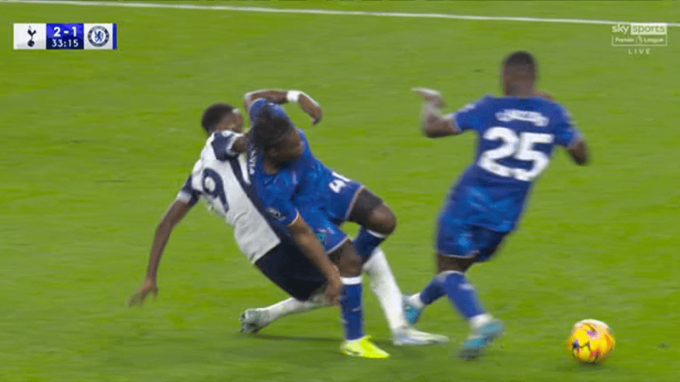 You are currently viewing PGMOL release statement after Chelsea star Moises Caicedo avoids red card at Tottenham