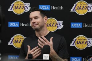 Read more about the article Lakers coach JJ Redick vows to help rebuild L.A. after losing home in fire