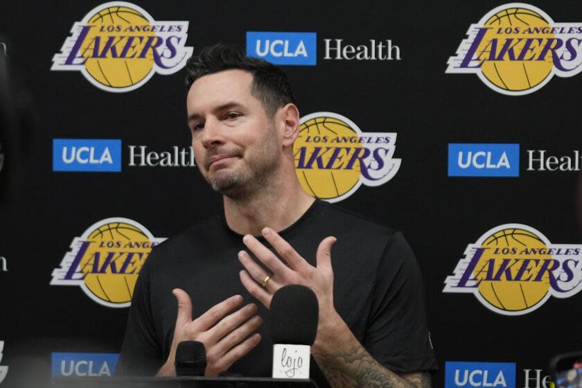 You are currently viewing Lakers coach JJ Redick vows to help rebuild L.A. after losing home in fire