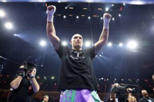 Read more about the article Oleksandr Usyk handed retirement advice as champion ponders next move after Tyson Fury win