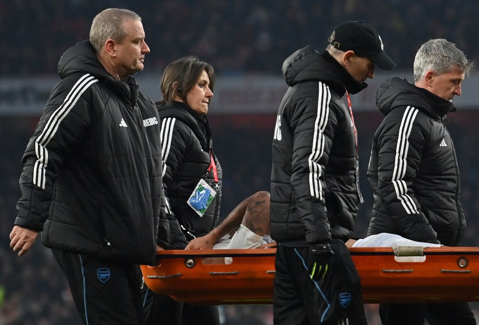 Read more about the article Arsenal star Gabriel Jesus has head in hands as he stretchered off pitch after awkward collision