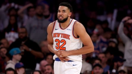 You are currently viewing Knicks’ Karl-Anthony Towns sidesteps questions about possible thumb injury: ‘It is what it is’