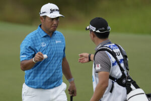 Read more about the article Tom Hoge leads at Kapalua where good golf exceeds expectations in PGA Tour opener