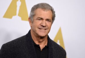 Read more about the article ‘I almost started crying’ – Mel Gibson opens up to Joe Rogan about pain of watching Alex Volkanovski great escape against Brian Ortega