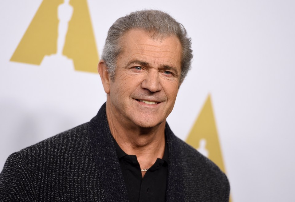 You are currently viewing ‘I almost started crying’ – Mel Gibson opens up to Joe Rogan about pain of watching Alex Volkanovski great escape against Brian Ortega