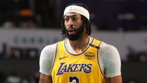 Read more about the article Lakers center Anthony Davis out at least one week with abdominal strain